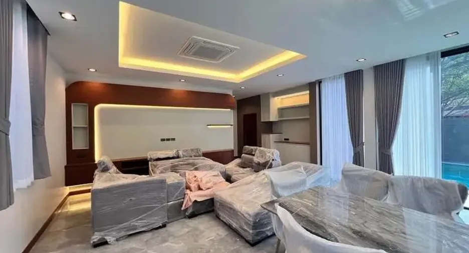 For rent 3 bedrooms villa in Huay Yai, Pattaya