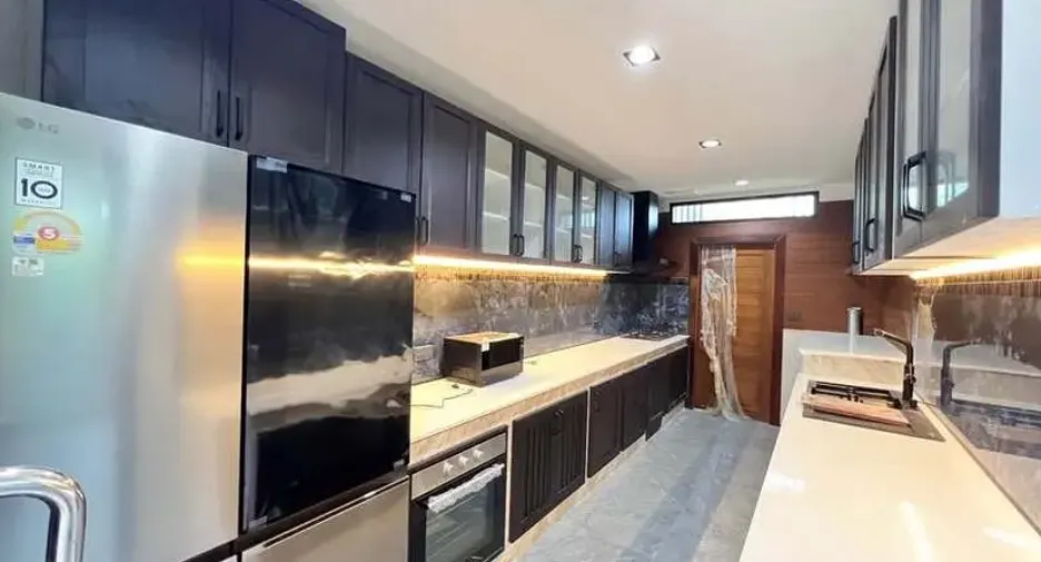For rent 3 bedrooms villa in Huay Yai, Pattaya