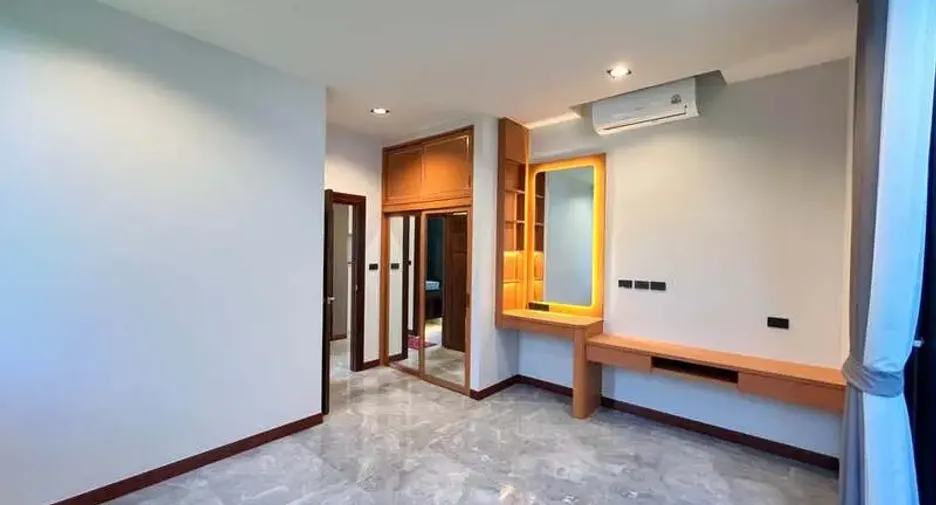For rent 3 bedrooms villa in Huay Yai, Pattaya