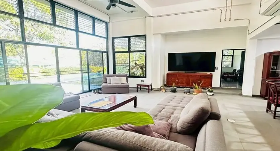 For sale 4 bedrooms villa in Sattahip, Chonburi