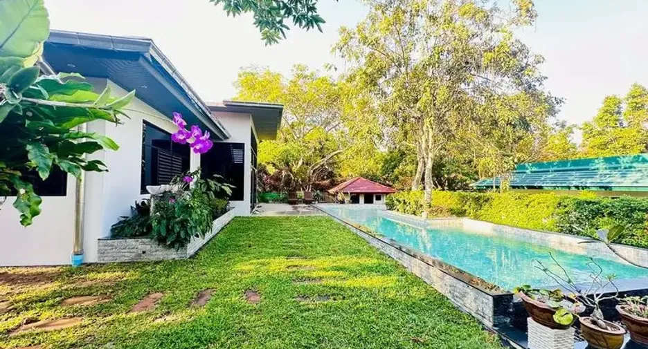 For sale 4 bedrooms villa in Sattahip, Chonburi