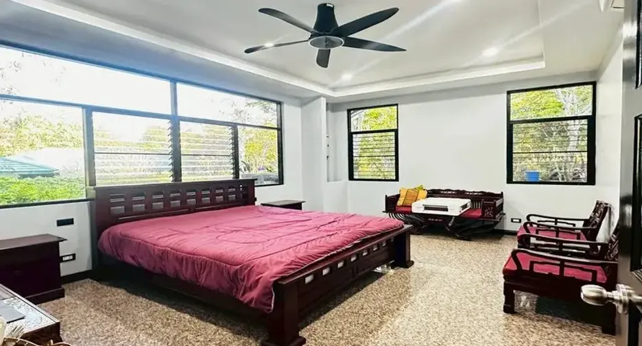 For sale 4 bedrooms villa in Sattahip, Chonburi
