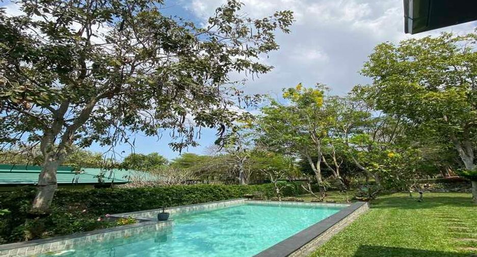 For sale 4 bedrooms villa in Sattahip, Chonburi