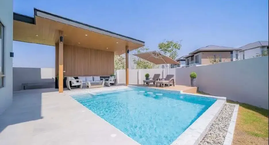For sale 4 bedrooms house in East Pattaya, Pattaya