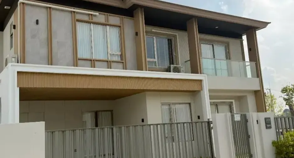 For sale 4 bedrooms house in East Pattaya, Pattaya