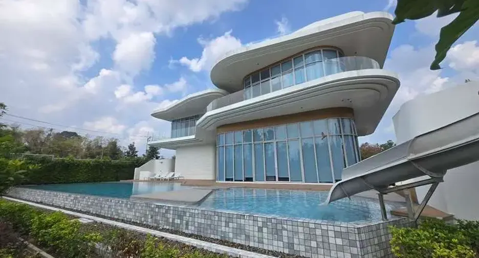 For sale 4 bedrooms house in East Pattaya, Pattaya