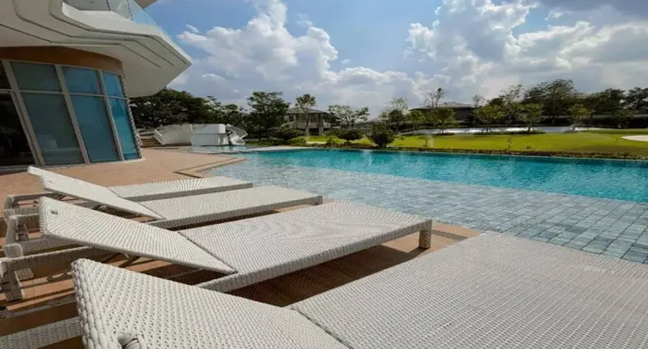 For sale 4 bedrooms house in East Pattaya, Pattaya