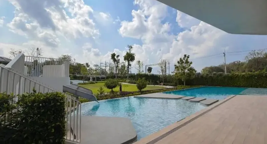 For sale 4 bedrooms house in East Pattaya, Pattaya