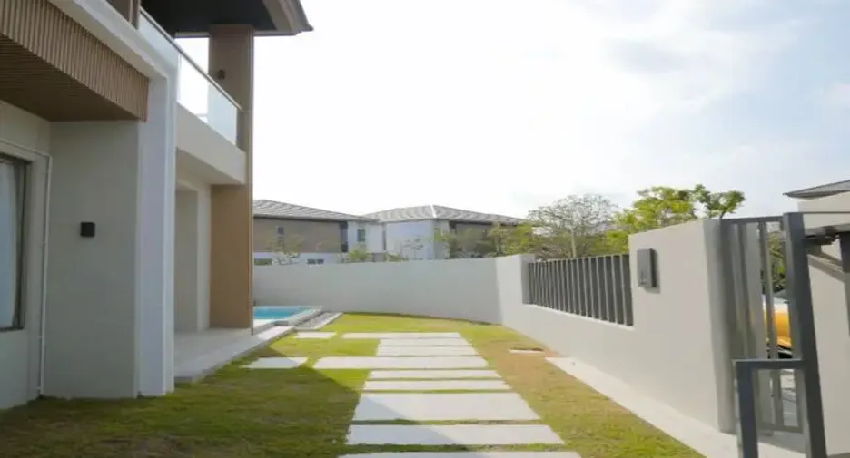 For sale 4 bedrooms house in East Pattaya, Pattaya