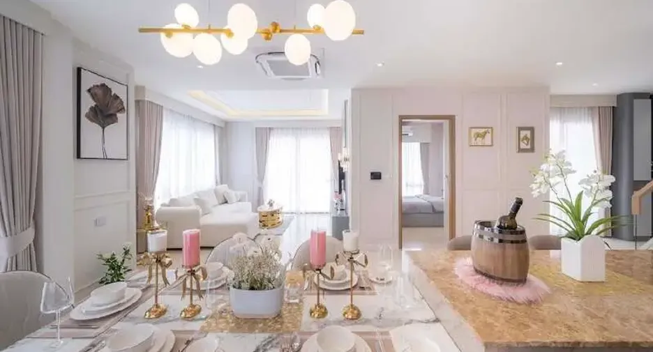 For sale 4 bedrooms house in East Pattaya, Pattaya