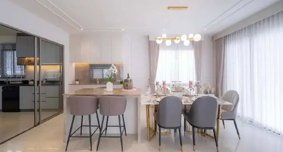 For sale 4 bedrooms house in East Pattaya, Pattaya