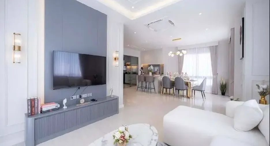 For sale 4 bedrooms house in East Pattaya, Pattaya