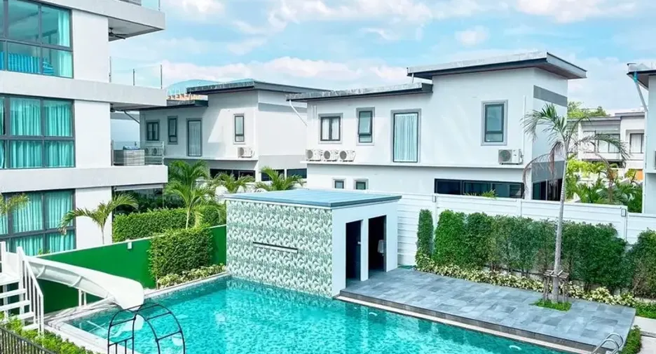 For sale 4 bedrooms condo in Jomtien, Pattaya