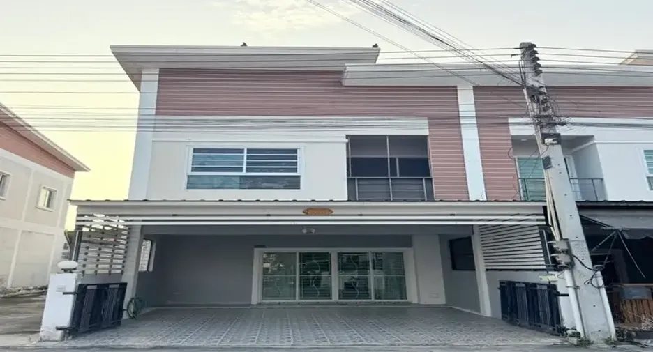 For sale 3 bedrooms townhouse in East Pattaya, Pattaya