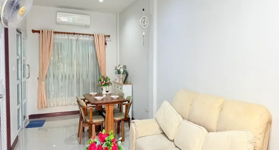For sale 3 bedrooms townhouse in East Pattaya, Pattaya