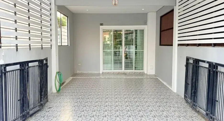 For sale 3 bedrooms townhouse in East Pattaya, Pattaya
