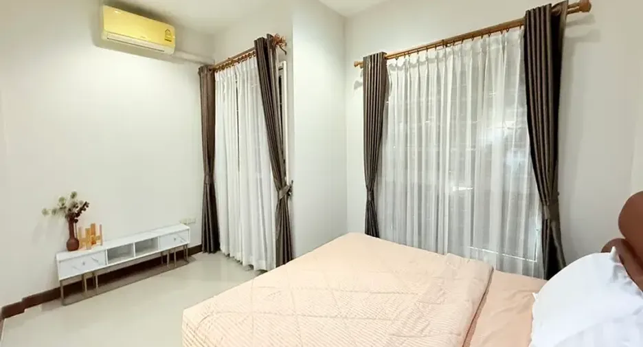 For sale 3 bedrooms townhouse in East Pattaya, Pattaya