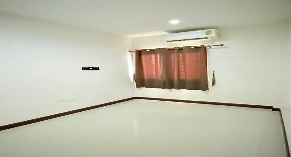 For sale 3 bedrooms townhouse in East Pattaya, Pattaya