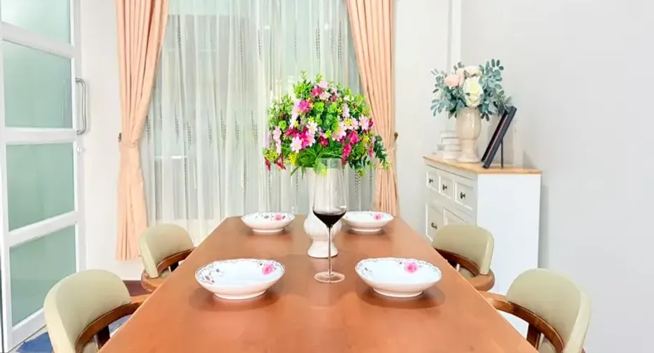 For sale 3 bedrooms townhouse in East Pattaya, Pattaya
