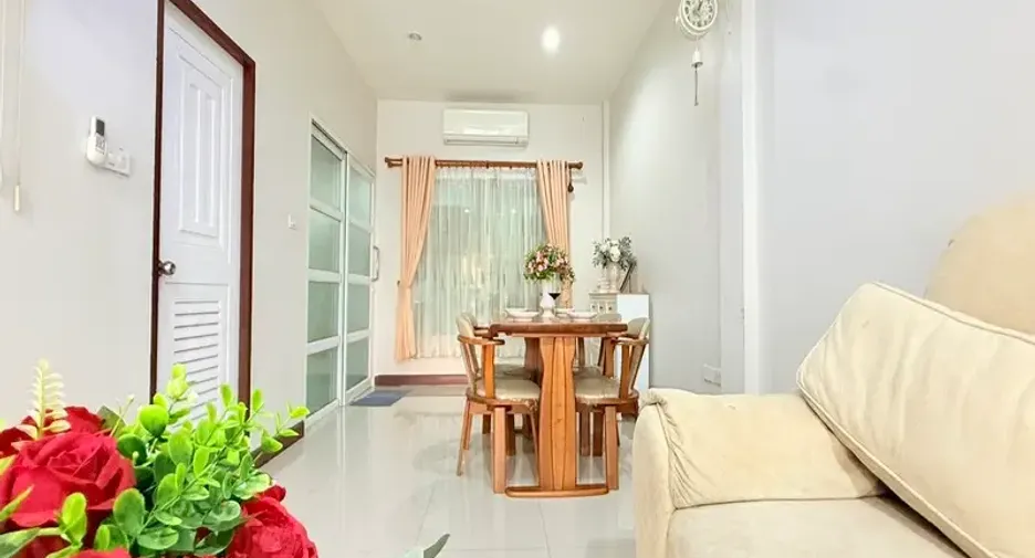 For sale 3 bedrooms townhouse in East Pattaya, Pattaya
