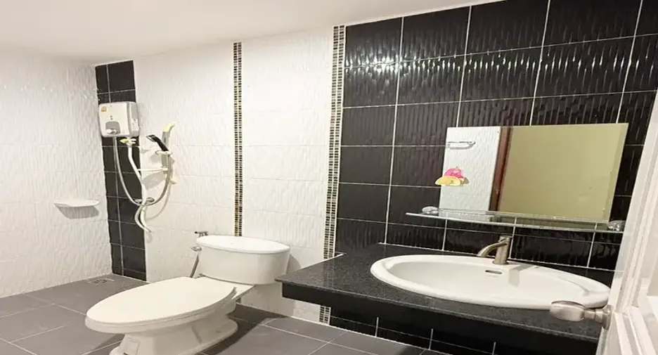 For sale 3 bedrooms townhouse in East Pattaya, Pattaya