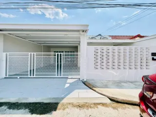 For sale 2 ベッドルーム villa in Bang Lamung, Chonburi