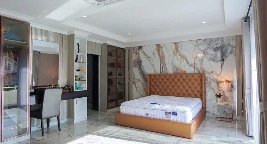For sale 5 bedrooms villa in East Pattaya, Pattaya