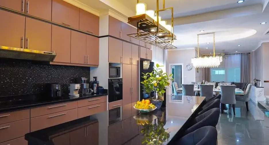 For sale 5 bedrooms villa in East Pattaya, Pattaya