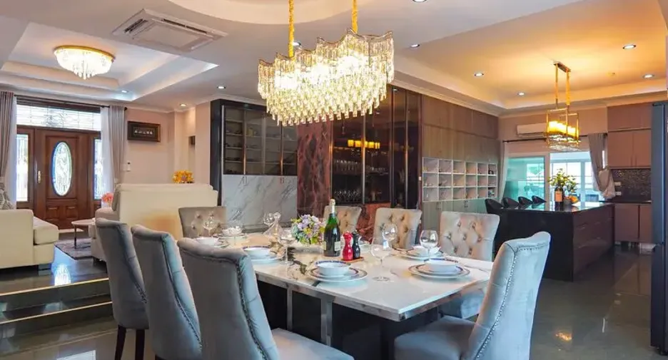 For sale 5 bedrooms villa in East Pattaya, Pattaya