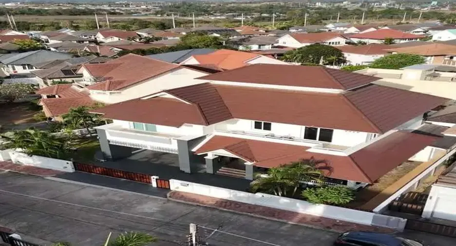 For sale 5 bedrooms villa in East Pattaya, Pattaya