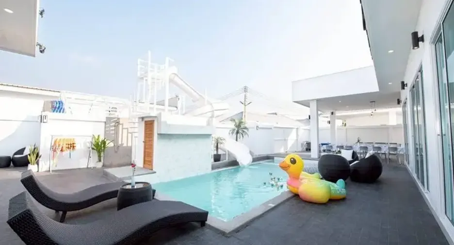 À vendre 5 chambres villa à Huay Yai, Pattaya