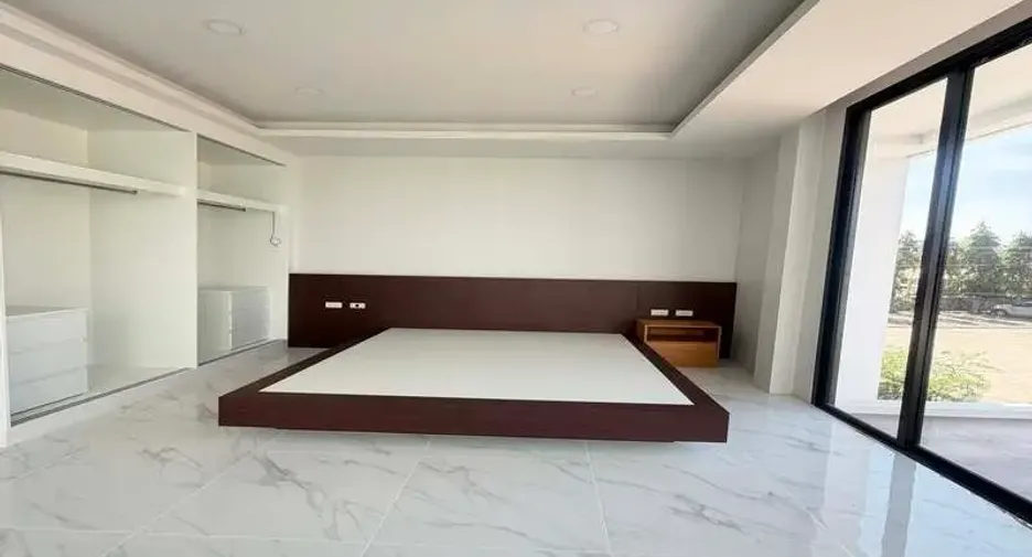 For sale 5 bedrooms house in Jomtien, Pattaya