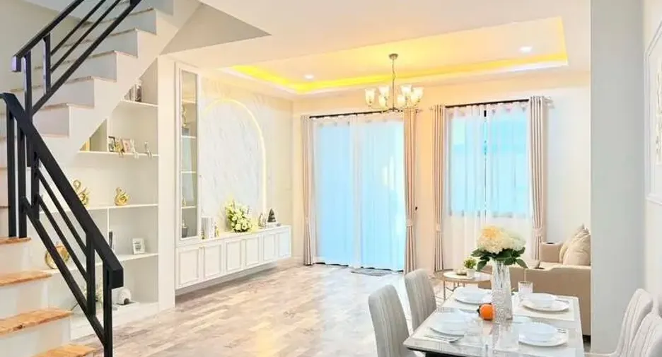 For sale 3 bedrooms townhouse in East Pattaya, Pattaya