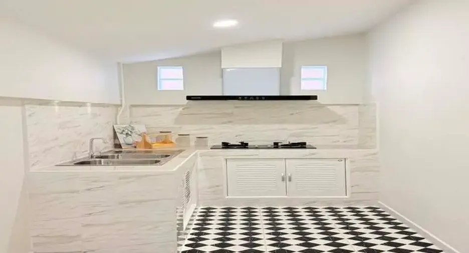 For sale 3 bedrooms townhouse in East Pattaya, Pattaya