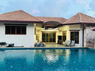 For sale 3 ベッドルーム villa in Bang Lamung, Chonburi