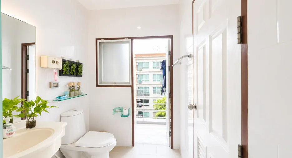 For sale 1 bed condo in Huai Khwang, Bangkok
