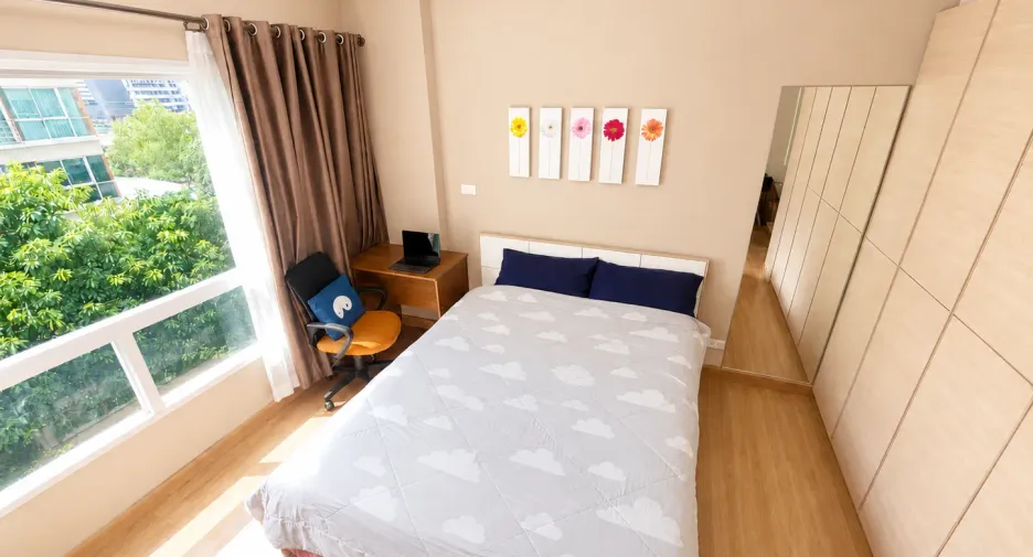 For sale 1 bed condo in Huai Khwang, Bangkok
