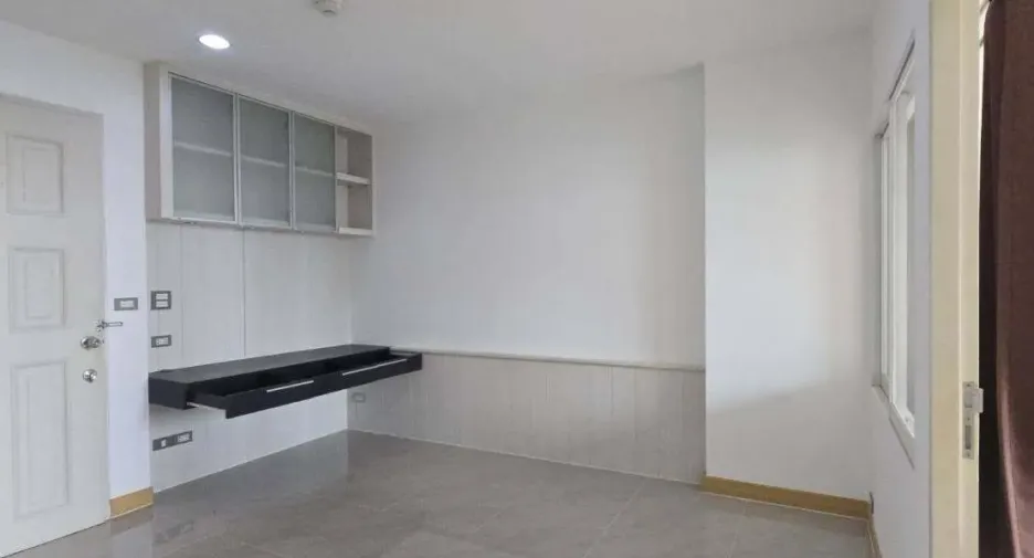 For sale 1 bed condo in Huai Khwang, Bangkok