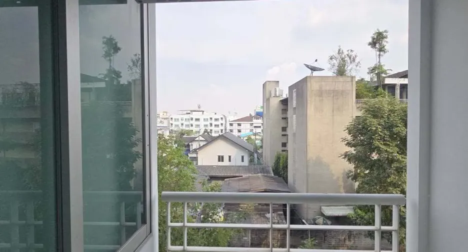 For sale 1 bed condo in Huai Khwang, Bangkok