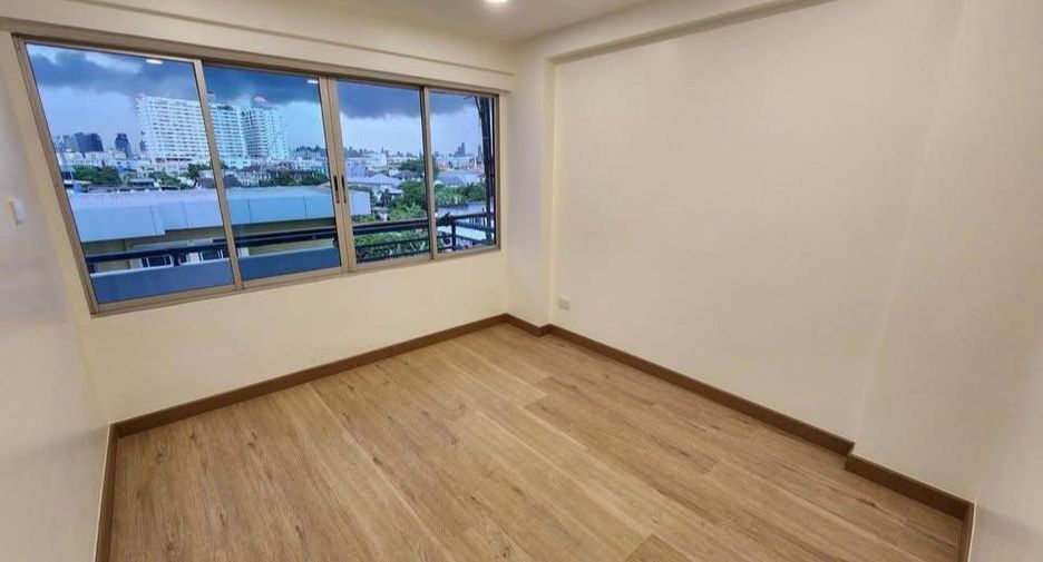 For sale 2 bedrooms condo in Phra Khanong, Bangkok