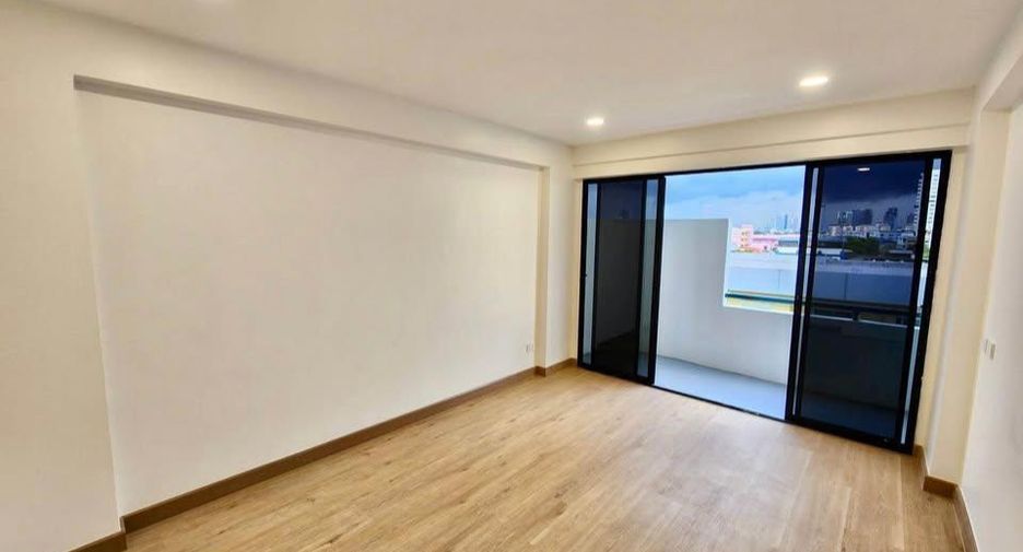 For sale 2 bedrooms condo in Phra Khanong, Bangkok