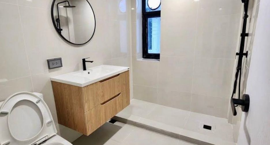 For sale 2 bedrooms condo in Phra Khanong, Bangkok