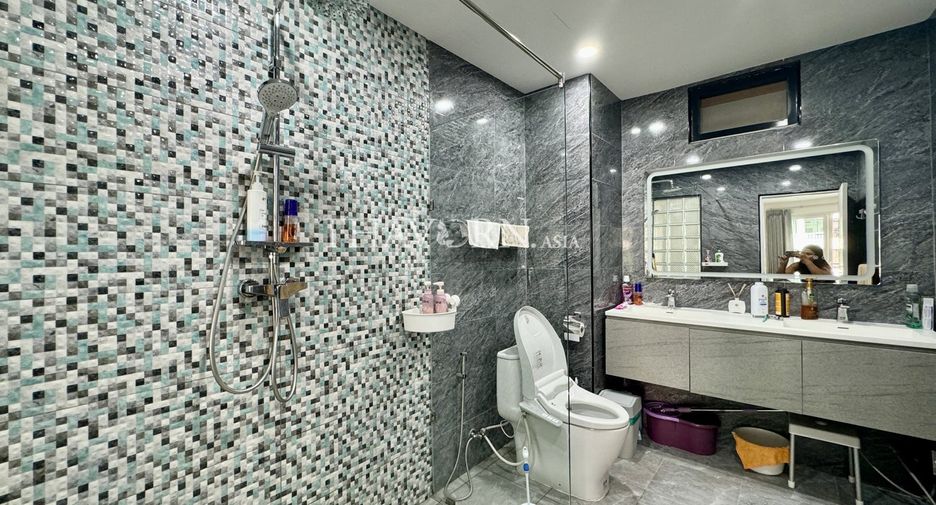 À vendre 2 chambres condo à Jomtien, Pattaya