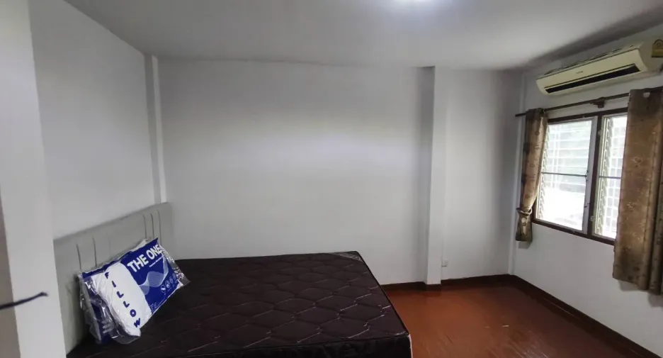 For rent 3 bedrooms house in Mueang Chiang Mai, Chiang Mai
