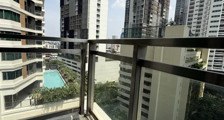 For sale 1 bed condo in Khlong Toei, Bangkok