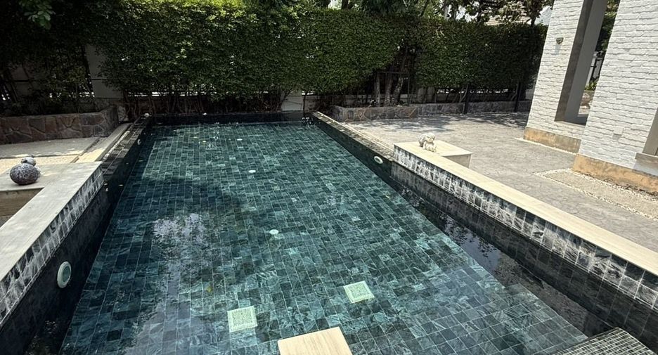 For rent 6 bedrooms house in Mueang Samut Prakan, Samut Prakan