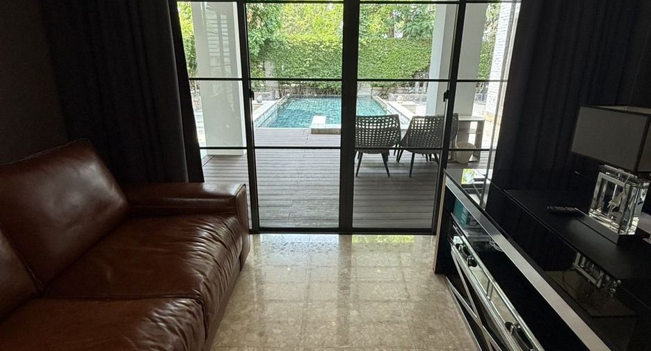 For rent 6 bedrooms house in Mueang Samut Prakan, Samut Prakan