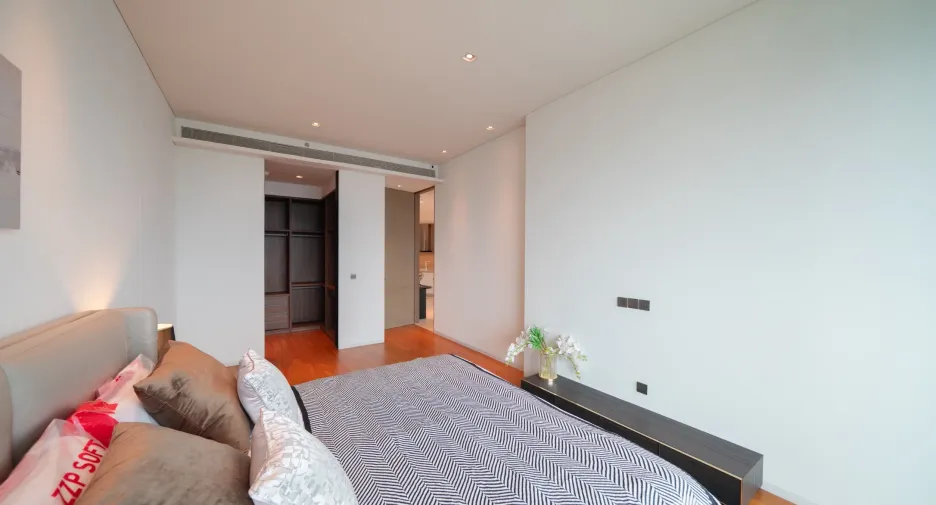 For rent 2 bedrooms condo in Khlong San, Bangkok