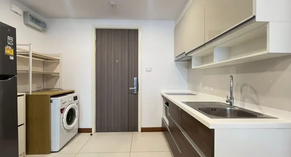 Condo en alquiler de 1 habitaciones en Khlong San, Bangkok