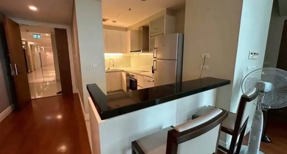 For rent 3 bedrooms condo in Khlong Toei, Bangkok